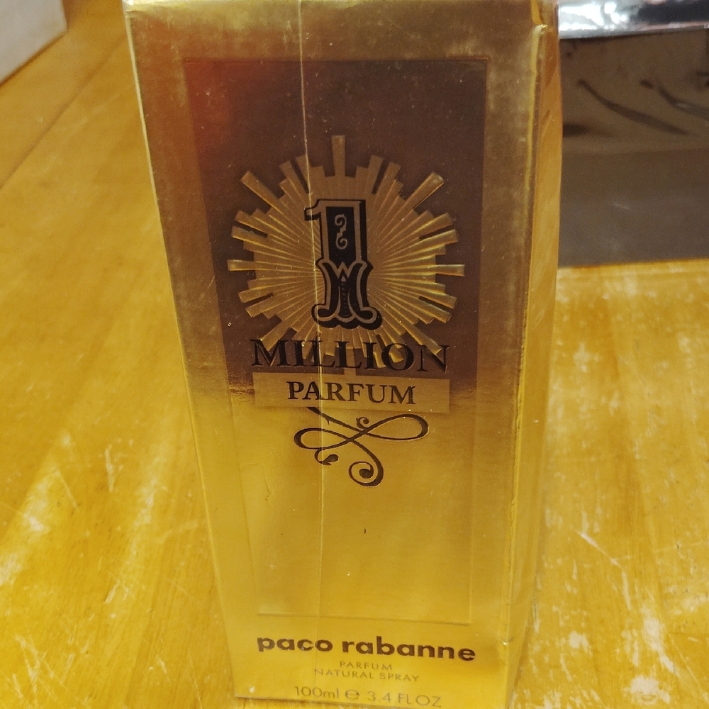Paco Rabanne 1 Million Parfum in Gold and Black - Picture 4 of 4